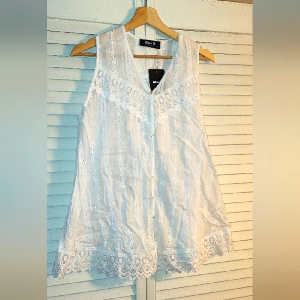 NWT Blue B Collection Off White Eyelet Lace Trimmed Top Size: Small